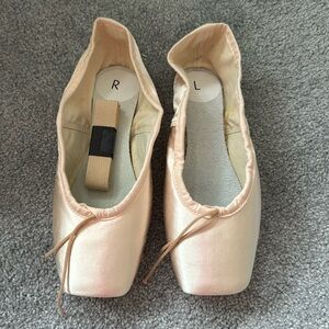 Suffolk Stellar pointe shoes- 5.5 XN